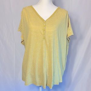 Old Navy Women’s Plus Size Tee Shirt.